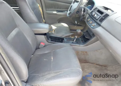 2005 Toyota Camry Le z USA, uszkodzony, nr VIN 4T1BE32K55U955026